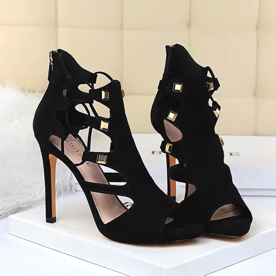 Jaggy Ankle Booties