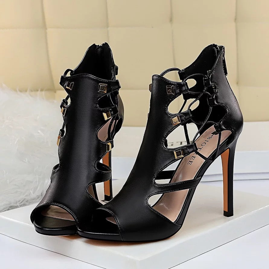 Jaggy Ankle Booties